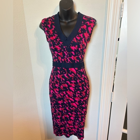 H&m Navy & Pink Camouflage Midi dress, fitted Sz XS, V-neck sleeveless dress - Picture 2 of 5